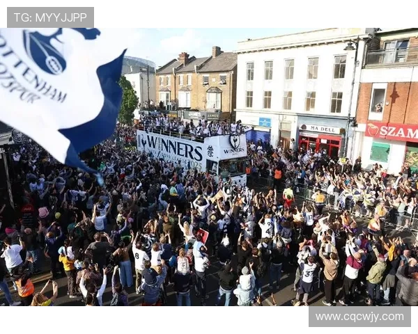 热刺球迷对球队推出的高价围巾表示强烈不满引发热议 热刺球迷对球队推出的高价围巾表示强烈不满引发热议